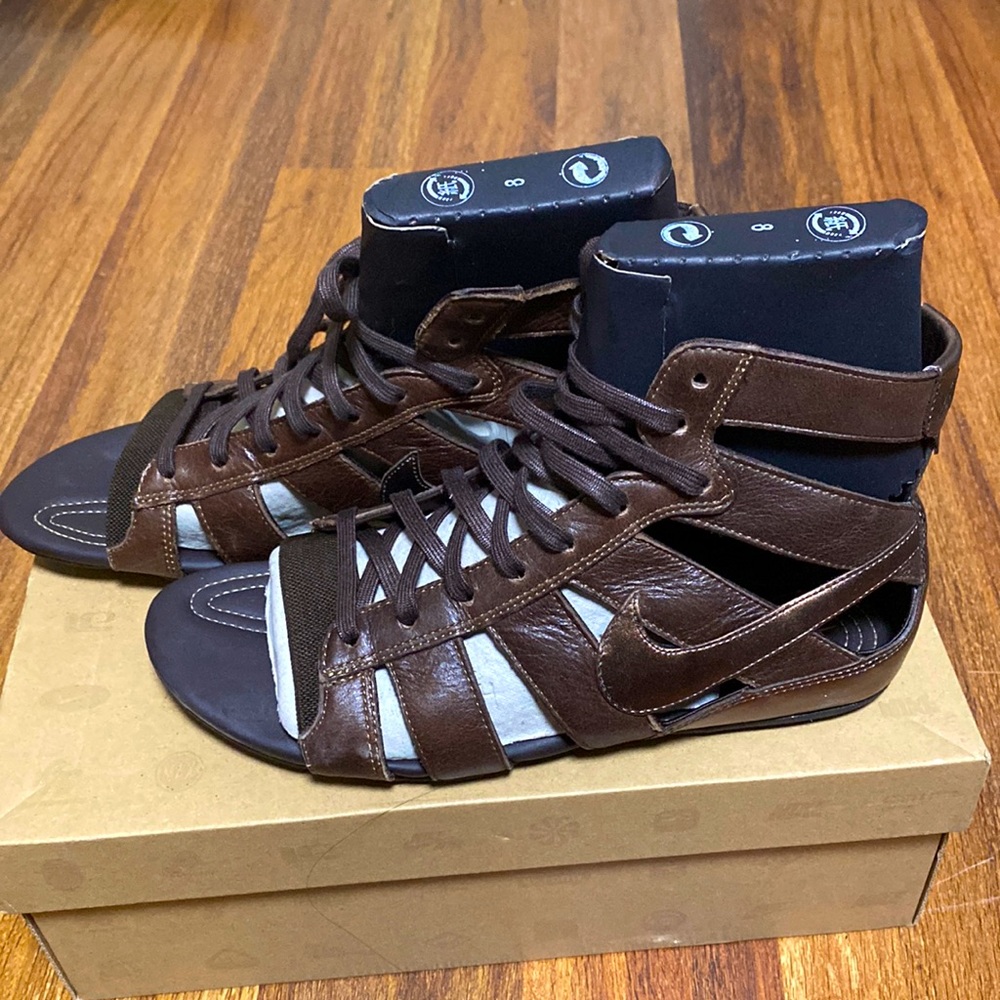 Nike gladiator sandal in bronze brown